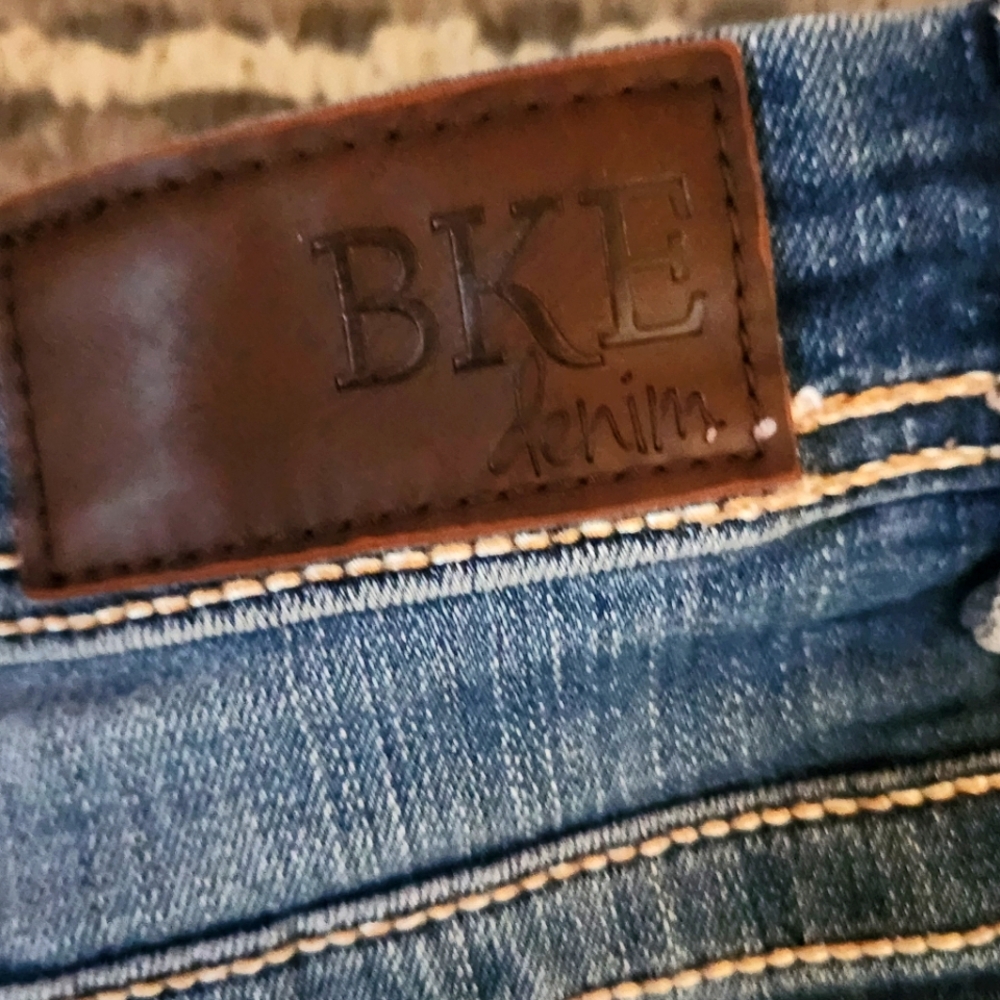 BKE Payton Faded Blue Distressed Denim Shorts- Womens Size 36- Stretch - Picture 6 of 11